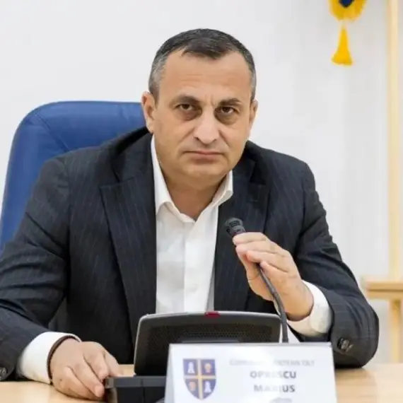 Foto Marius Oprescu: Achiziția microbuzelor electrice pentru elevi, transparentă și verificată, în ciuda atacurilor politice ale PNL Olt