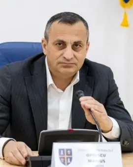 Foto Marius Oprescu: Achiziția microbuzelor electrice pentru elevi, transparentă și verificată, în ciuda atacurilor politice ale PNL Olt