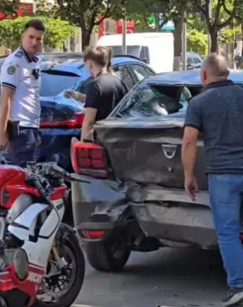Foto Accident în Slatina, pe Bulevardul A.I. Cuza. Un motociclist a ajuns la spital