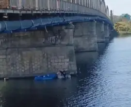 Foto VIDEO. Intervenţie ISU: Un bărbat s-a răsturnat cu caiacul în râul Olt