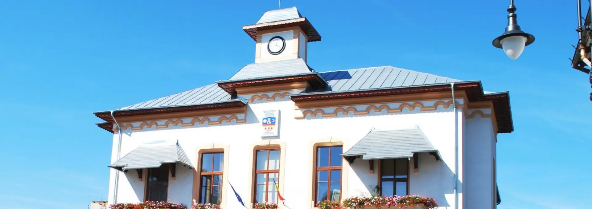 Foto Pe ce se duc banii slătinenilor! Videowall de 25.000 de euro la Primăria Slatina, în plină criză financiară