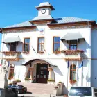 Foto Pe ce se duc banii slătinenilor! Videowall de 25.000 de euro la Primăria Slatina, în plină criză financiară