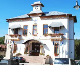 Foto Pe ce se duc banii slătinenilor! Videowall de 25.000 de euro la Primăria Slatina, în plină criză financiară
