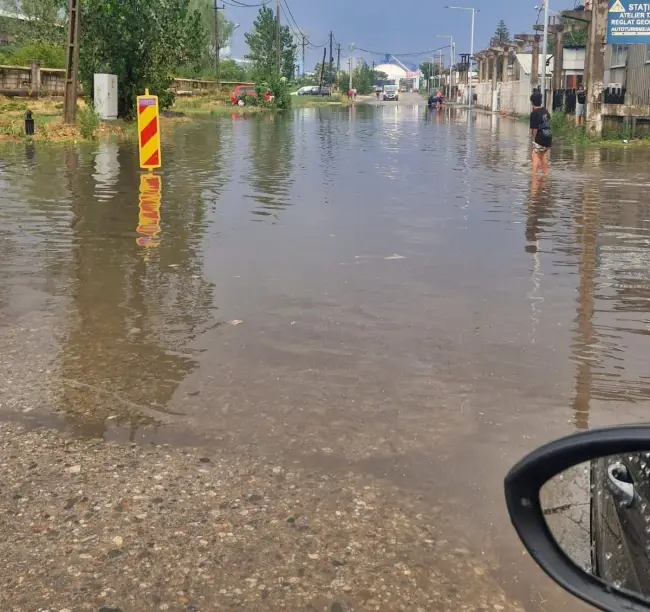 Foto Aceasta este Slatina „strălucitoare”!? Dezastru în mai multe zone ale oraşului, după ploaia torenţială de luni seara (FOTO&VIDEO)