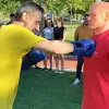 Foto Mario De Mezzo a arătat semne obscene pe stradă, adversarilor politici: „Din mașină le-a arătat un deget”