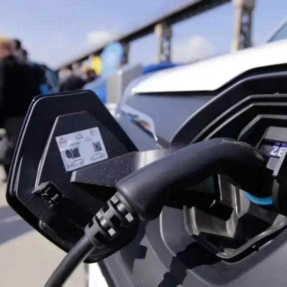 Foto RABLA 2025 în era austerităţii. Tichetul pentru mașini electrice ar putea scădea la 20.000 de lei, de la 37.000 de lei