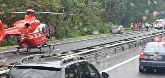 Foto Accidentul mortal de pe A1. Copiii de 13 şi 15 ani s-ar fi aruncat în fața TIR-ului pentru că părinții nu îi lăsau să aibă o relație