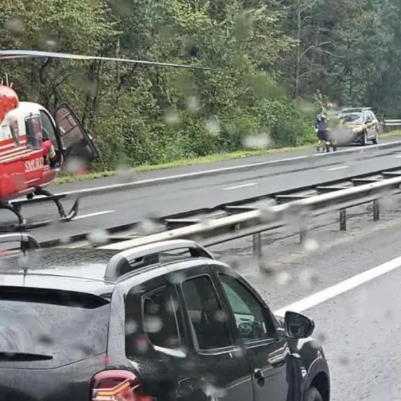 Foto Accidentul mortal de pe A1. Copiii de 13 şi 15 ani s-ar fi aruncat în fața TIR-ului pentru că părinții nu îi lăsau să aibă o relație