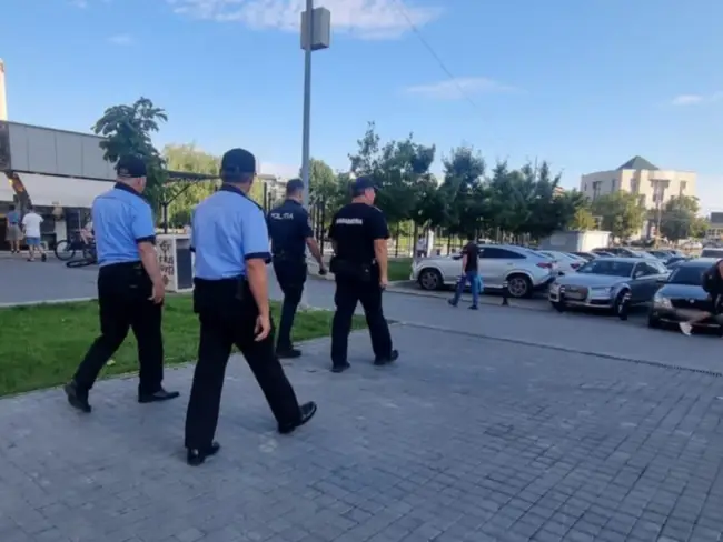 Foto Poliţiştii locali, jandarmii, poliţiştii şi reprezentanţi ai RAR, controale în trafic, dar şi pentru combaterea cerşetoriei în Slatina