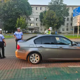 Foto Poliţiştii locali, jandarmii, poliţiştii şi reprezentanţi ai RAR, controale în trafic, dar şi pentru combaterea cerşetoriei în Slatina