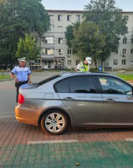 Foto Poliţiştii locali, jandarmii, poliţiştii şi reprezentanţi ai RAR, controale în trafic, dar şi pentru combaterea cerşetoriei în Slatina