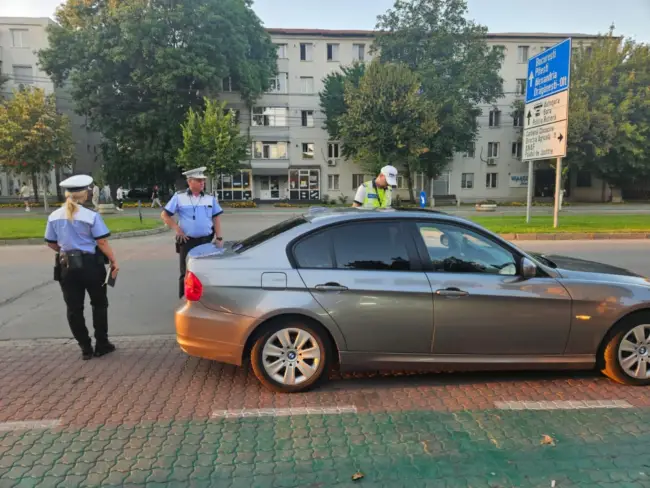 Foto Poliţiştii locali, jandarmii, poliţiştii şi reprezentanţi ai RAR, controale în trafic, dar şi pentru combaterea cerşetoriei în Slatina