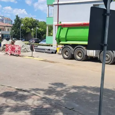 Foto O firmă înființată de două săptămâni lucrează la canalizarea Slatinei. Nebuloasa din jurul contractului atribuit de Compania de Apă Olt