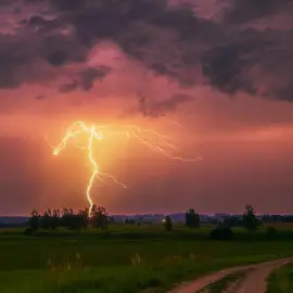 Foto Vijelii și instabilitate atmosferică, în judeţul Olt începând cu ora 12.00. Rafalele vor ajunge şi la 90 km pe oră