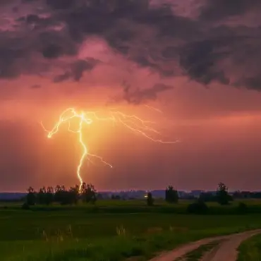 Foto Vijelii și instabilitate atmosferică, în judeţul Olt începând cu ora 12.00. Rafalele vor ajunge şi la 90 km pe oră