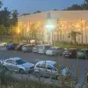 Foto Parcarea CSM Slatina din zona Plajei Olt, la dispoziția unui local privat. Semn al împăcării dintre primarul Mario De Mezzo și administratorii piețelor? (FOTO)