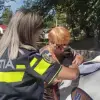 Foto O femeie, din Coteana, şi-a recuperat portofelul, după ce l-a uitat lângă o fântână în oraşul Ocnele Mari