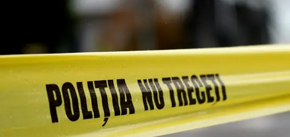 Foto Descoperire macabră. Un bărbat a trăit cu tatăl mort în casă timp de 9 luni pentru a-i încasa pensia