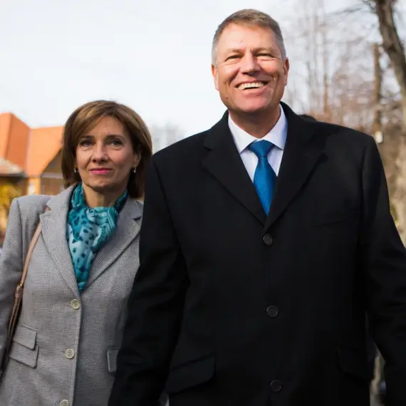 Foto Iohannis somat de ANAF: Trebuie să elibereze casa din Sibiu pierdută în instanță și să plătească milionul de euro încasat din chirii