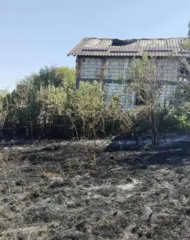 Foto VIDEO. Incendii de vegetaţie în Iancu Jianu şi Găvăneşti. Două gospodării afectate