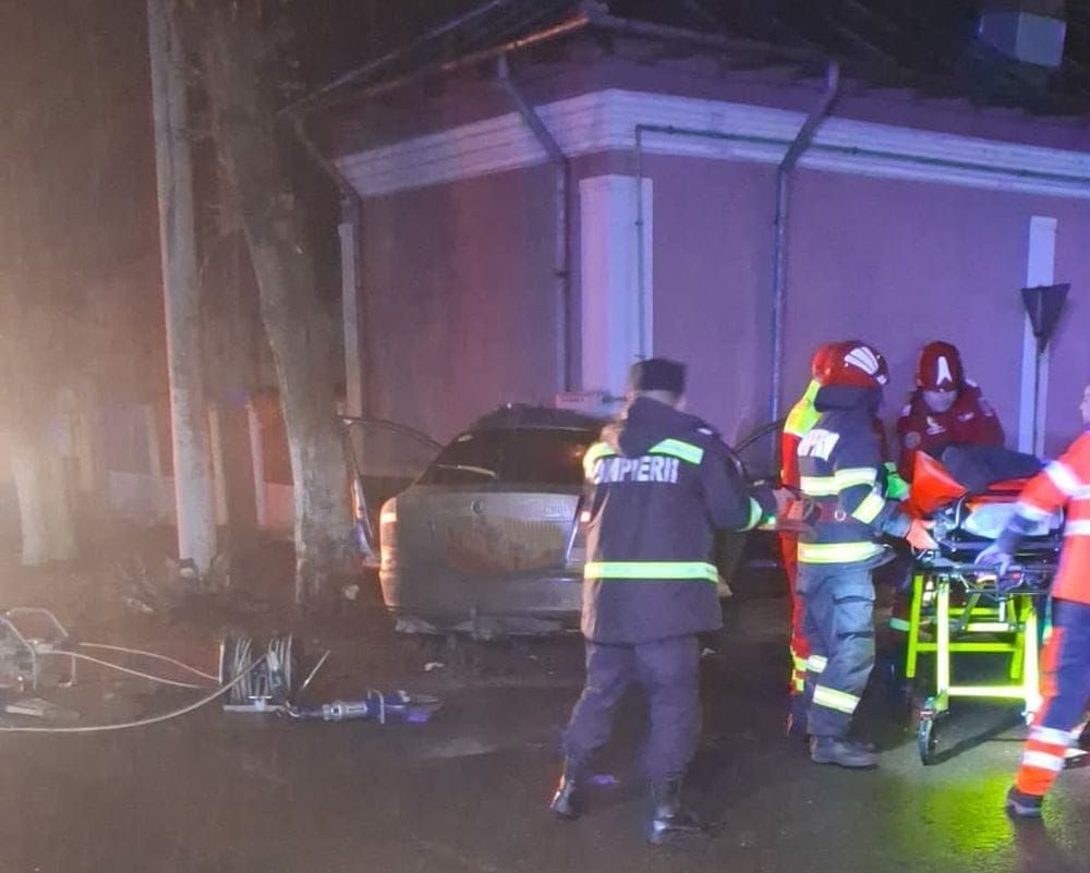 Accident tragic la Corabia: un tânăr de 18 ani a murit, iar patru persoane sunt grav rănite